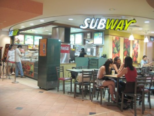 Subway deschide primul restaurant drive-thru din România